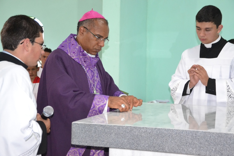 Dedicao_do_altar_na_Comunidade_Rural_Serto_dos_Martins_3