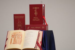 Missal-Romano-foto-lancamento--300x200